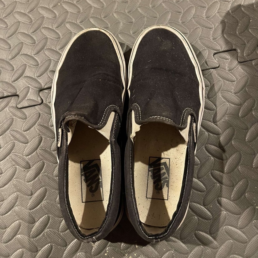 Black vans women’s 7 men’s 5.5